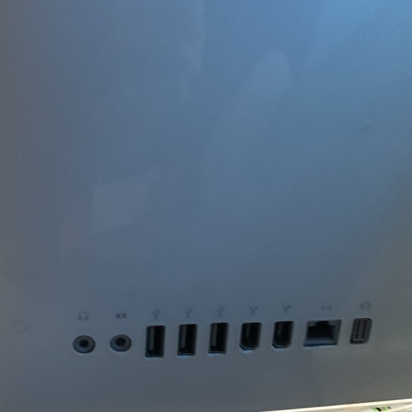 IMAC Computer with Keyboard! - Picture 3 of 3